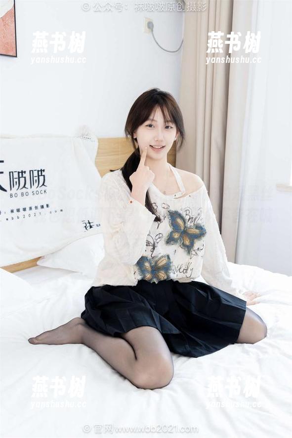 BoBoSocks袜啵啵-小沫 BoBoSocks袜啵啵 - 看完小沫的短黑丝,我也想低调下载,内心的那个声音在喊“快去吧”!
