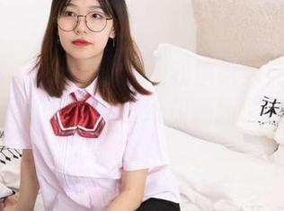 BoBoSocks袜啵啵 – 我原以为熊熊的板鞋会普通，但这张壁纸却刷新了我的认知。