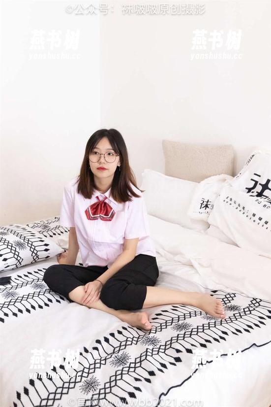 BoBoSocks袜啵啵 - 我原以为熊熊的板鞋会普通，但这张壁纸却刷新了我的认知。