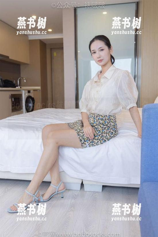 BoBoSocks袜啵啵 - 稚予给你送上除夕快乐花絮套图，虽然我还在西装外面穿着睡衣!