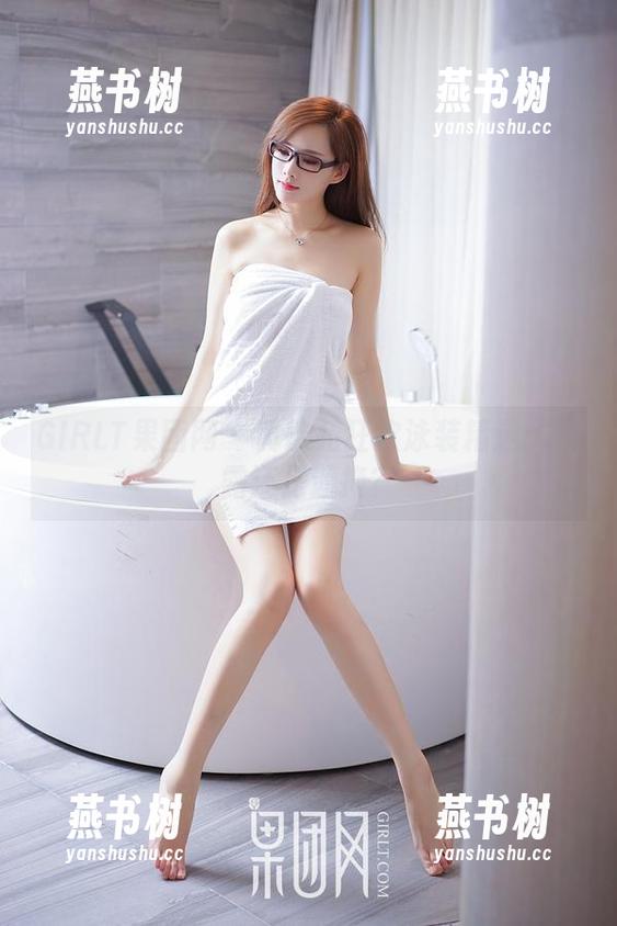GIRLT果团网-黄歆苑 GIRLT果团网 - 黄歆苑狂欢泳装精选:暴露还是遮掩?