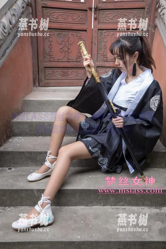MSLASS梦丝女神-小除夕 MSLASS梦丝女神 - 小除夕的网盘更新:穿越废墟的小白鞋,赶紧约!