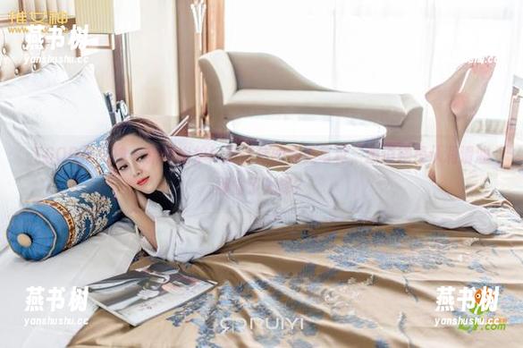 TGOD推女神 - 新鲜出炉！施忆佳的油亮写真，难道她是从润滑油那偷了光泽？