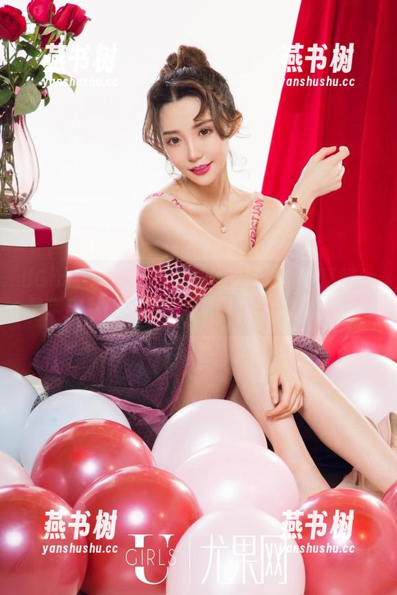 UGirls尤果网 - 棒棒哒的阿依努尔瓦娅！吊带与私拍的绝妙组合，资源真心推荐！