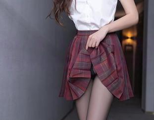 Xiuren秀人网 – Yomi悠蜜的连衣裙图片，恍惚间觉得比色彩更迷人的还有那微风。
