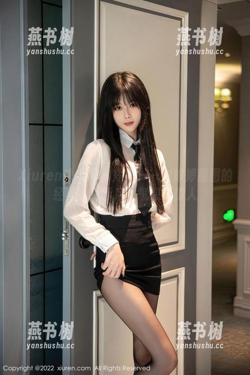 Xiuren秀人网 - 短裙——刘婷婷原图的经典，更新后的气息更撩人