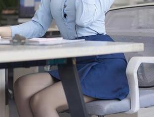 Xiuren秀人网 – 卷起来的学妹风情，美图分享得刚刚好～在奶油妹妹这儿！