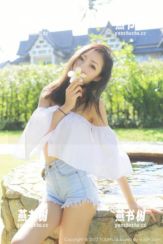 YouMi尤蜜荟-宋梓诺Bee YouMi尤蜜荟 - 宋梓诺Bee的油亮表达:这组写真,估计传达了对光滑的一种执着,滑到不行。