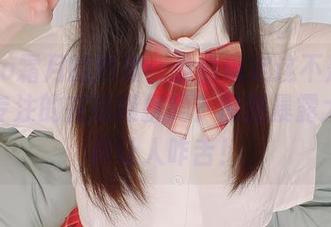 shimo霜月的短裙：你们确定这不是让人失去专注的在线骚扰吗？原图暴露太多，真让人咋舌！