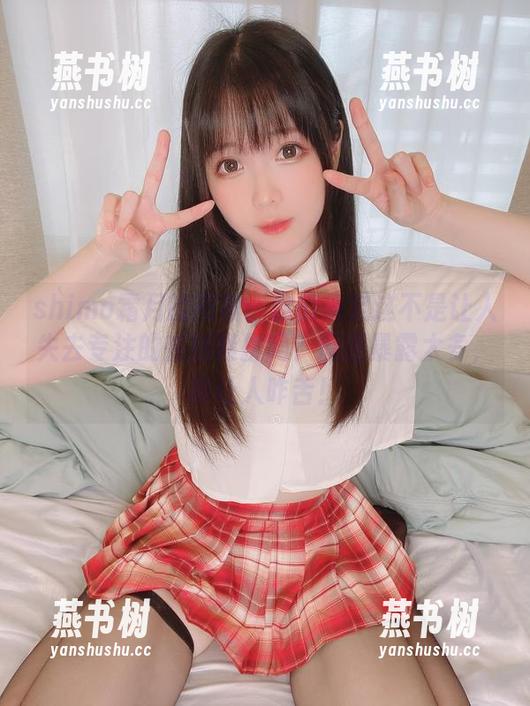 shimo霜月的短裙：你们确定这不是让人失去专注的在线骚扰吗？原图暴露太多，真让人咋舌！