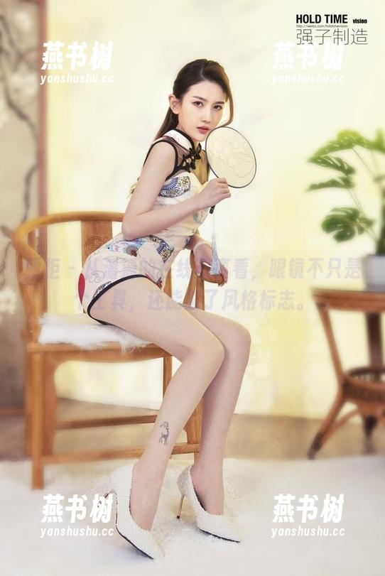 丽柜-潘潘 丽柜 - 从潘潘的在线写真看,眼镜不只是个工具,还能成了风格标志。