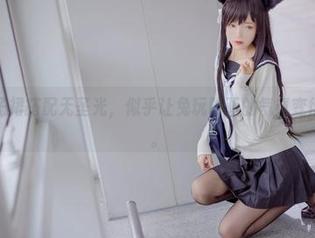 这黑丝格子裙搭配无圣光，似乎让兔玩映画的气氛变得特不一样。