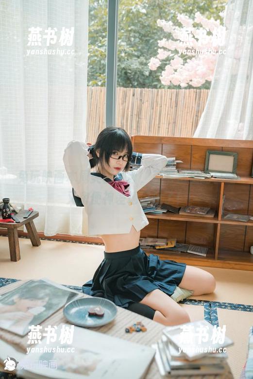 兔玩映画本周美图更新，芦苇丛里的白丝又鬼使神差地闪现了！