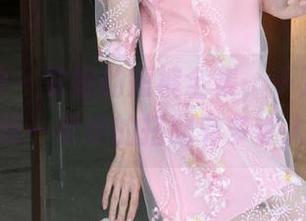 初夏女神 – 安妮的短裤全集，千万别让我说这一季她的搭配有多迷人！