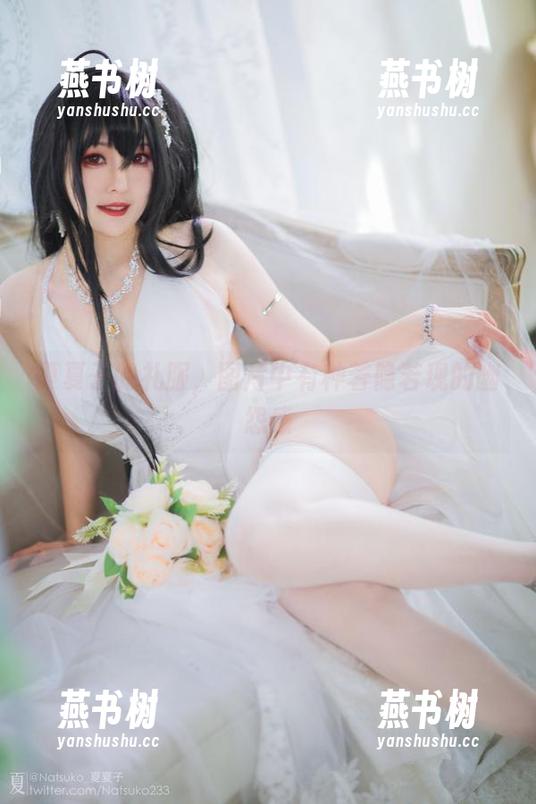 夏夏子的礼服，图片中有种若隐若现的幽怨感