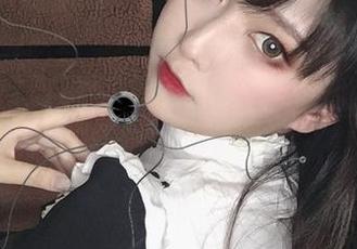 当奇行家狗崽穿上红丝绒旗袍，我该怎么跟风赞美？！