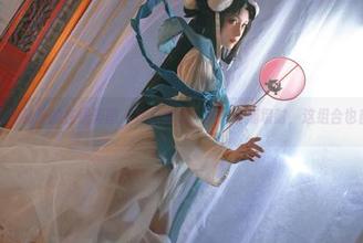 奶狮不咬人与赫萝的在线美图，我只能说，当人设崩塌时，这组合也自成一派！