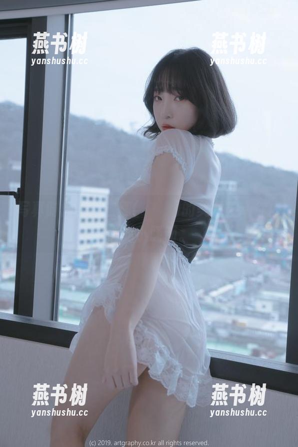 写真时间，姜仁卿(강인경)的美足搅动你内心的小骚动。