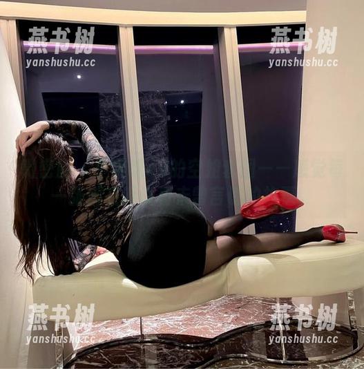 小猫咪ck 微密圈 - 小猫咪ck的空姐套图——感觉每一张都在诉说着未曾言说的故事。