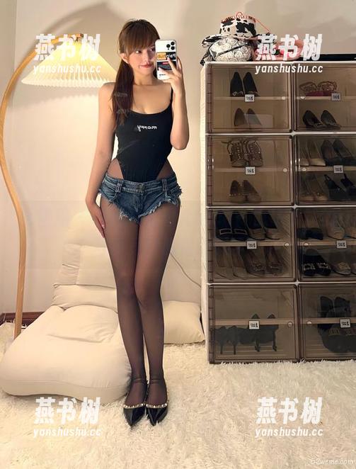 微密圈 - 毕竟是张思允nice，白吊带袜的写真竟优雅得不科学！