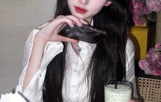 怡子yiii私藏的睡衣图包：偷得浮生半日闲