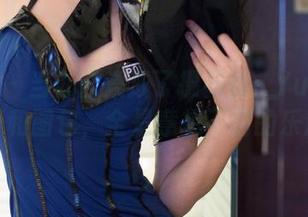 推女郎 – 当办公桌成了摄影棚：Yu佳妮的写真和图包，全是意想不到的乐趣。