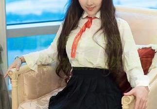 推女郎 – 满是细节的小九九照片，和我的床头那些散乱的衣服形成鲜明对比。