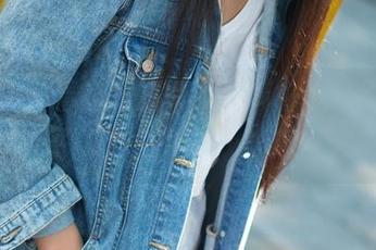 推女郎 – 看曾水的写真，真拿美足当武器了，这效果……啧啧。