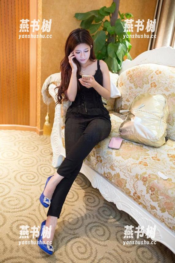 推女郎 - 杨伊短裤引发的美图斗争：拍车都不如咱短裤精彩！