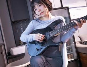 啊这张作品，厨房居然也能穿搭，厨娘无颜小天使wy的背影我想了解更多！