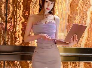 星野咪兔的“光脚”魅力：这组裸足写真值得反复品味