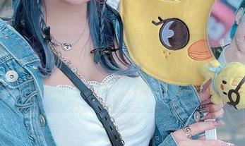 月城委员会的少女写真，真是让我低头走路了，什么情况啊！