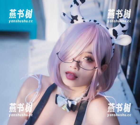 私拍中的清凉秘诀：末夜787白色泳装的魅力透视