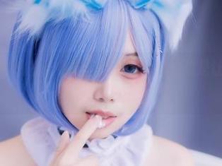 末夜787的机器人女友，作品里的想法总是让我陷入深思……