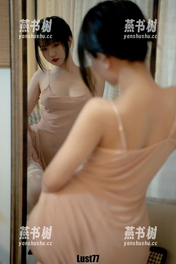想看看柒柒要乖哦的私房镜头吗？辣妹旗袍图包带你神游。