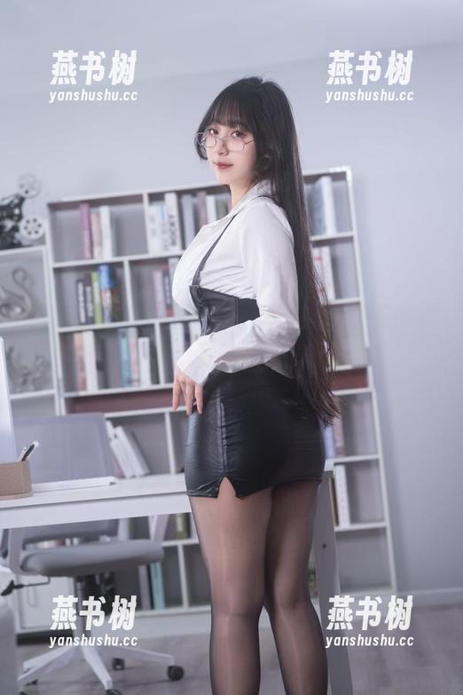 浅安安的私拍图集：充满腿的期待，慢慢观赏吧
