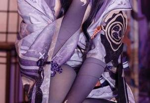 最新白莉爱吃巧克力：白衬衫的美图，这个穿法真不丑吗？