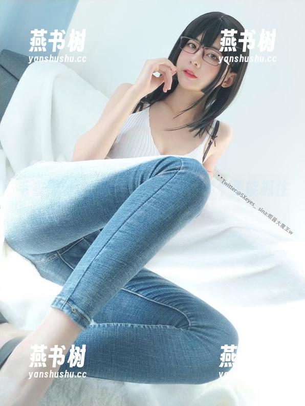 毛衣黑丝vs.眼酱大魔王w，哪个更能抓住我的眼球？