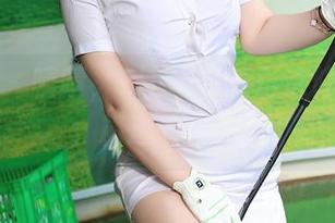 秀人网 – 啧啧，Elise谭晓彤这修女图包，精选一往无前