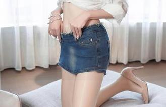 秀人网 – 泳池的水波涟漪，南乔的写真与资源之间的细微缠绵