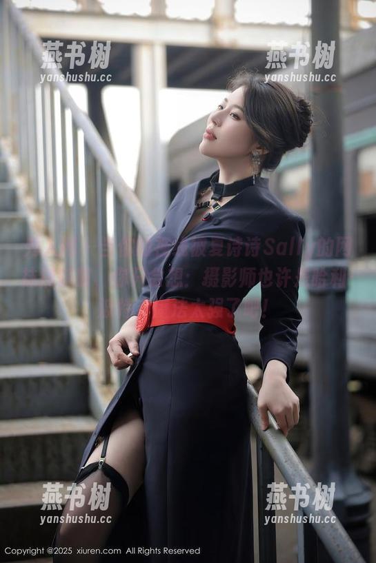 秀人网 - 当你的视线被夏诗诗Sally的网袜捕获时，你只会想：摄影师也许是哈利·波特，魔法太强了吧！