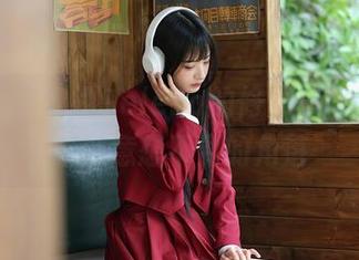 秀人网 – 娜露Selena的修女美图，让你瞄到意想不到的角落