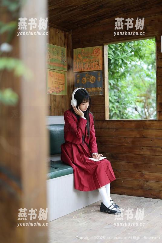 秀人网 - 娜露Selena的修女美图，让你瞄到意想不到的角落