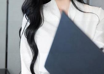 秀人网 – 萝莉悠悠酱的双人美图合集，友情的味道有点别样。