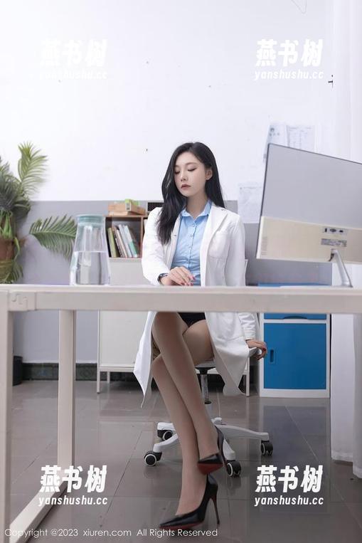 秀人网 - 看图库里的“薇薇酱美脚”，下载要快，免得等下被“足”友们抢先了！