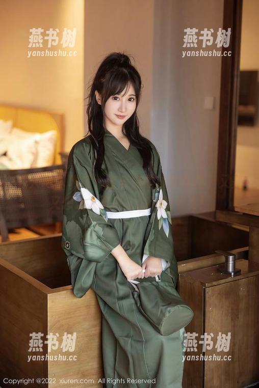秀人网 - 瞧瞧，金多娜的泳池美图，又美又想让人跳进去游泳的节奏！