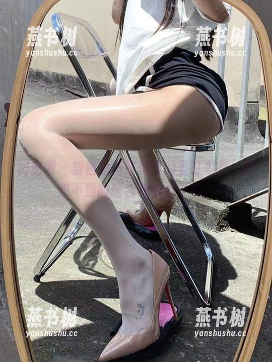 微密圈 - 粉色的猪陈佩奇的圣诞写真，意想不到的配色和氛围炸裂。