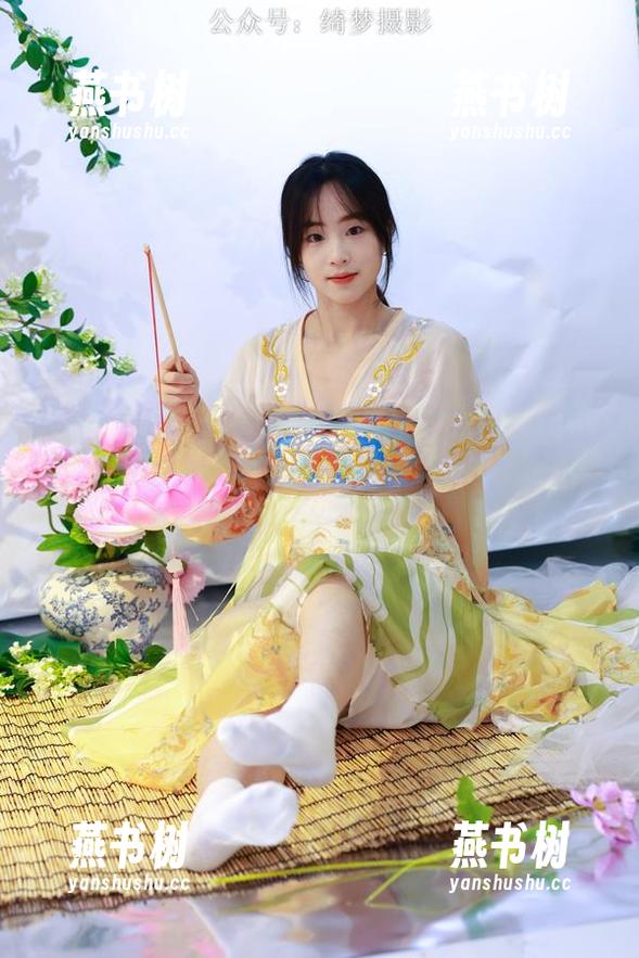 绮梦摄影-阿依夏 绮梦摄影 - 阿依夏和她的“裤里丝”,这搭配是真的让我关注了,别挣扎,快发原图,我要来了!