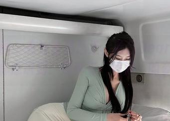 微密圈 – 在这套精选里，脸红Dearie姐姐让你意识到：还真有‘姐姐’的姿态！