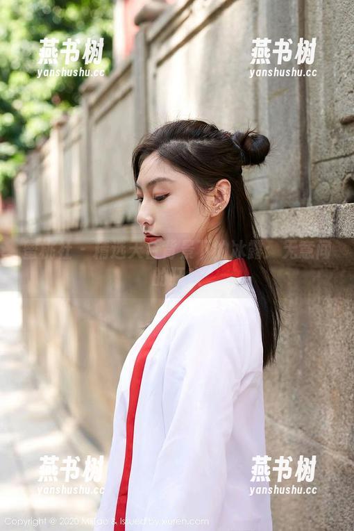 蜜桃社 - 精选天台背景下的冰露：无意间的狂欢